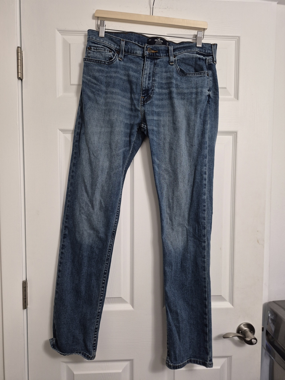 Hollister Men's Straight Jeans in Faded Blue Denim